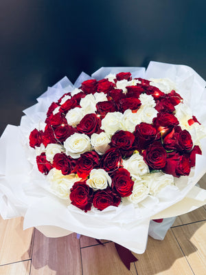 99 Red and White Roses (FD166)
